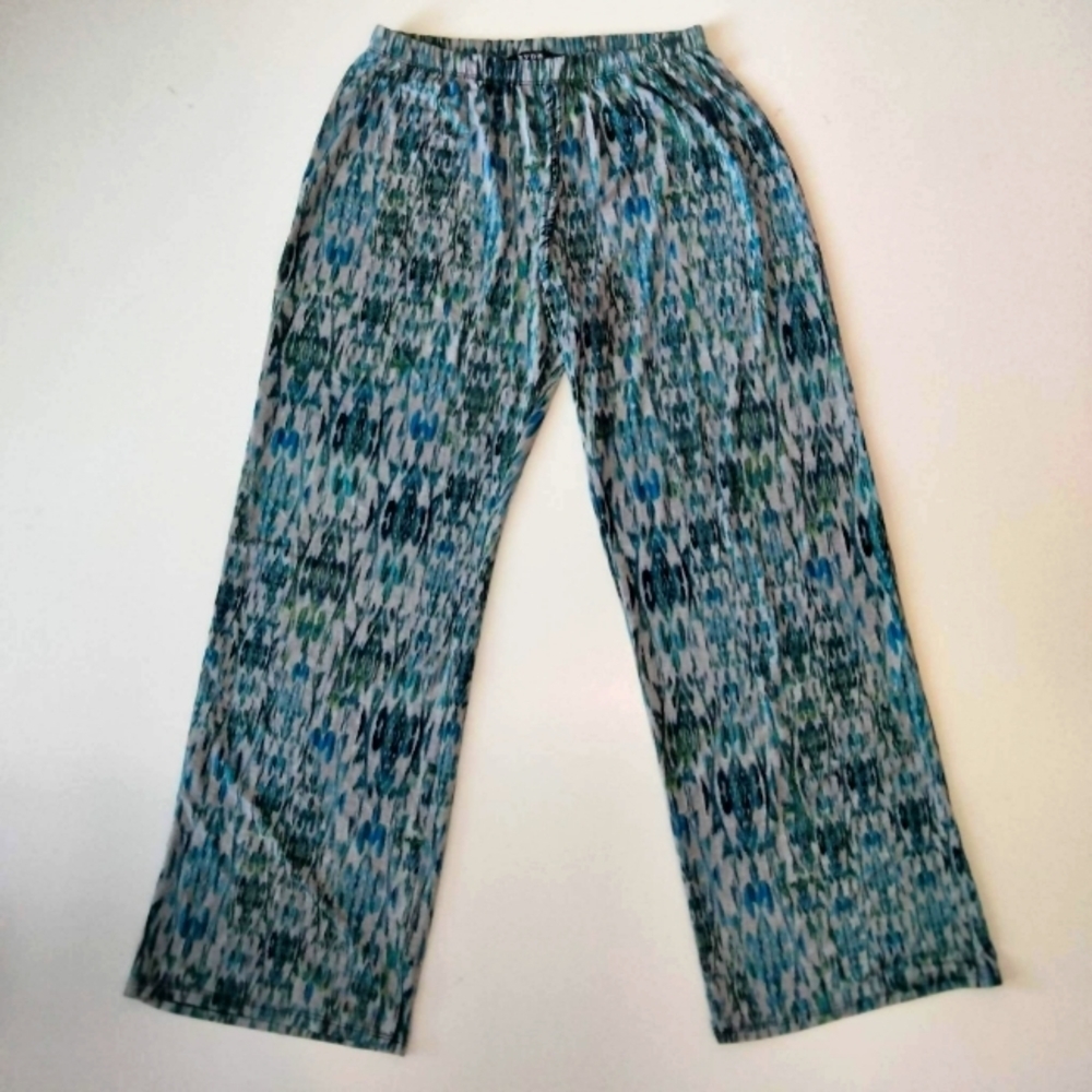 Hype women's lightweight pants with elastication size M.‎